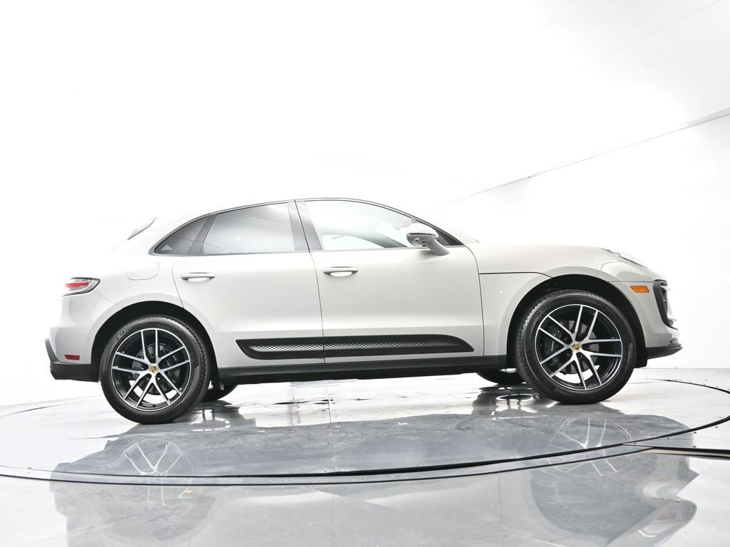 Certified 2025 Porsche Macan AWD/4WD image 51