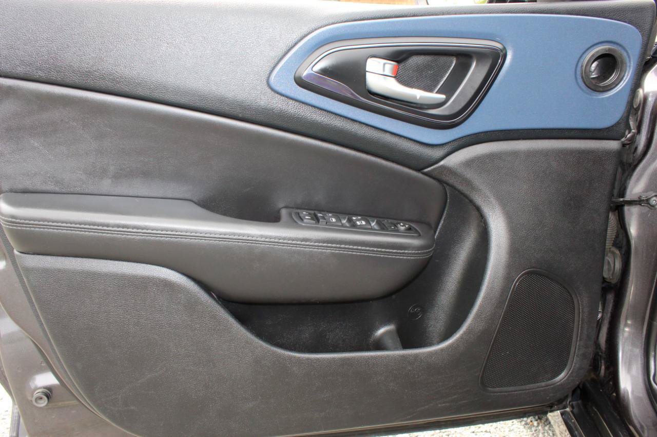 Used 2016 Chrysler 200 S AWD/4WD image 11