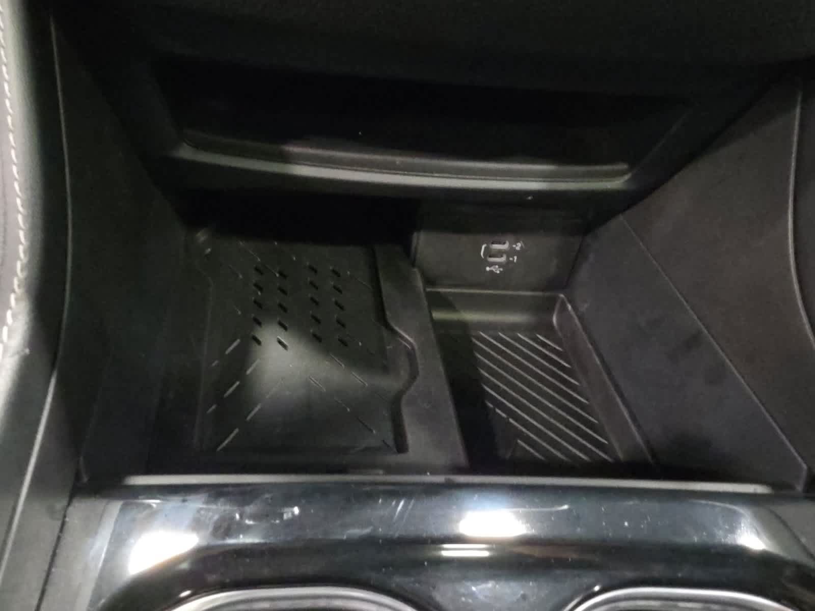 Used 2026 Chrysler Pacifica Limited FWD image 23