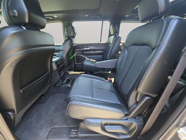 Used 2023 Jeep Wagoneer Series II w/ Premium Group I AWD/4WD image 12