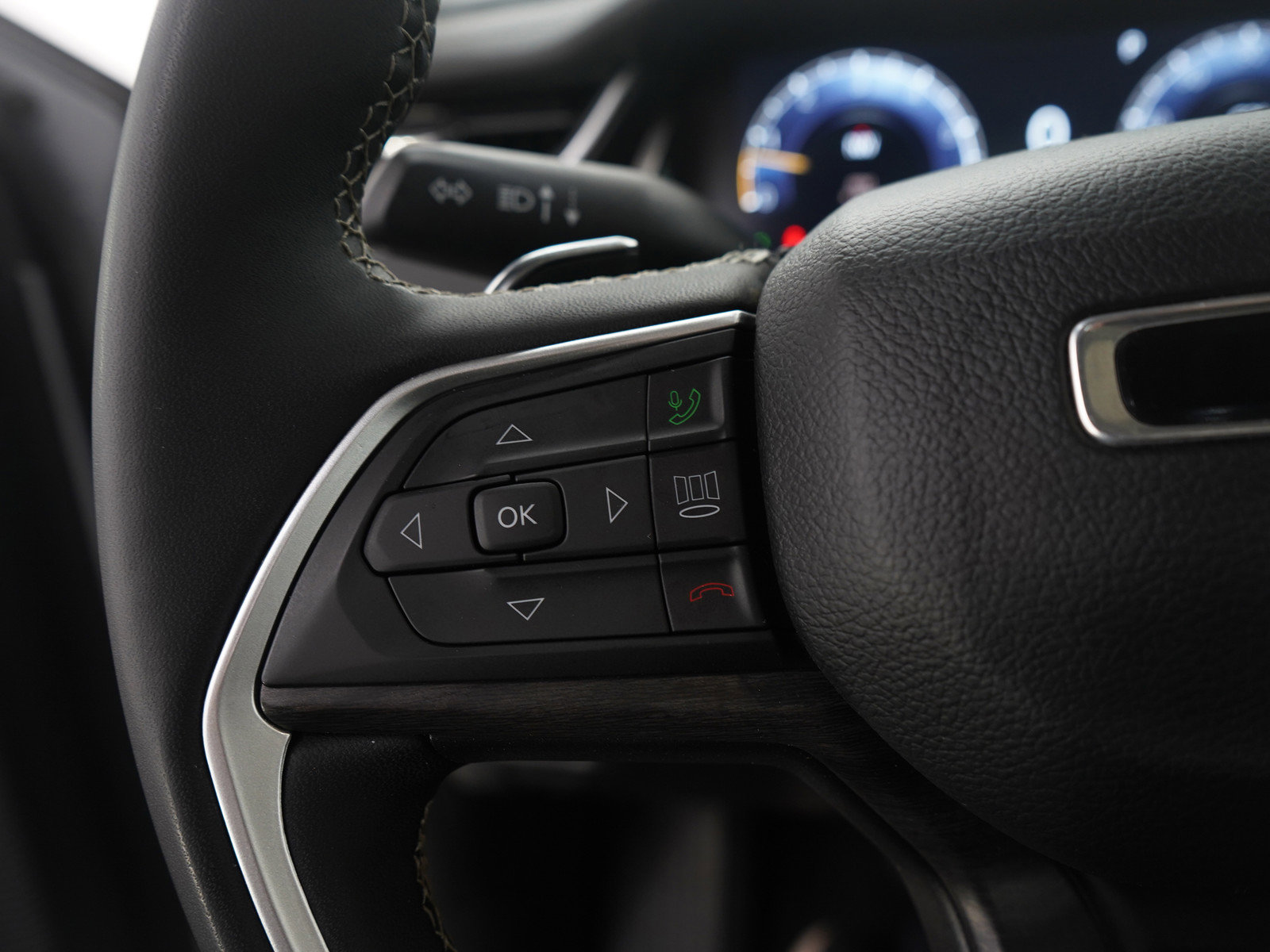 Used 2023 Jeep Grand Cherokee L Limited w/ Luxury Tech Group II image 30