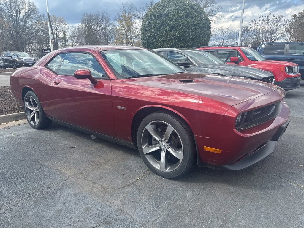 Used 2014 Dodge Challenger SXT image 1