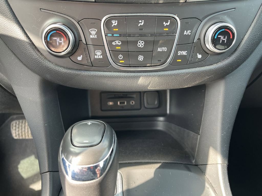 Used 2019 Chevrolet Equinox LT w/ Sun & Navigation Package image 17