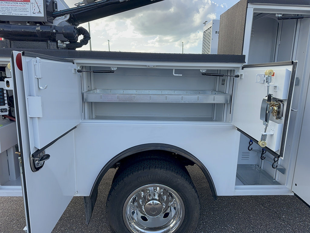 New 2026 Ford F550 4x4 SuperCab Super Duty image 9