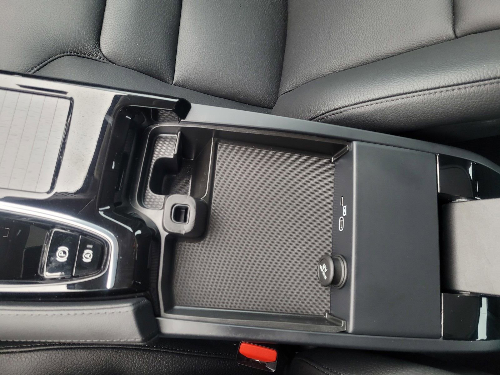 Certified 2024 Volvo S60 T8 Plus w/ Climate Package image 27