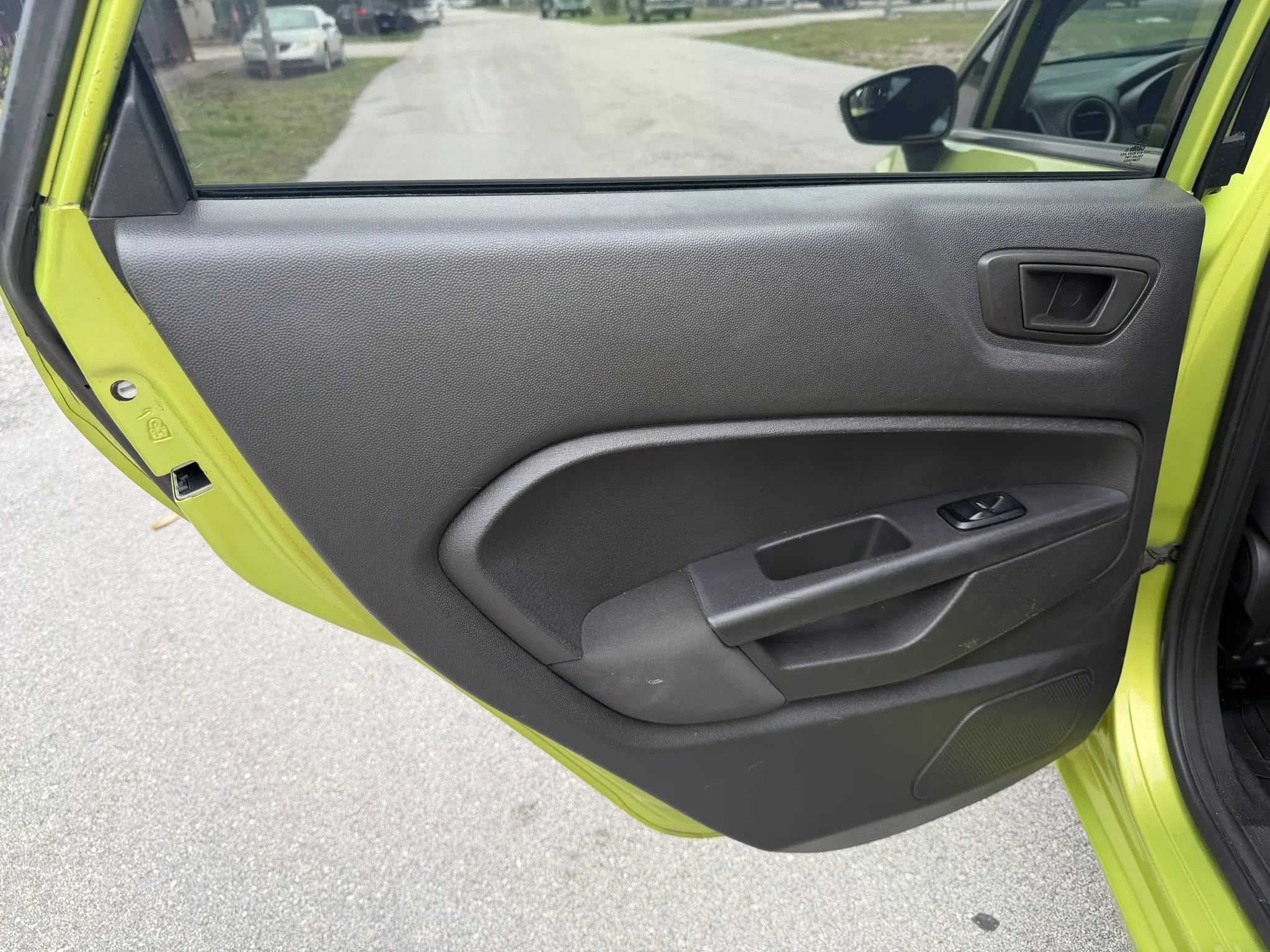 Used 2013 Ford Fiesta SE image 28