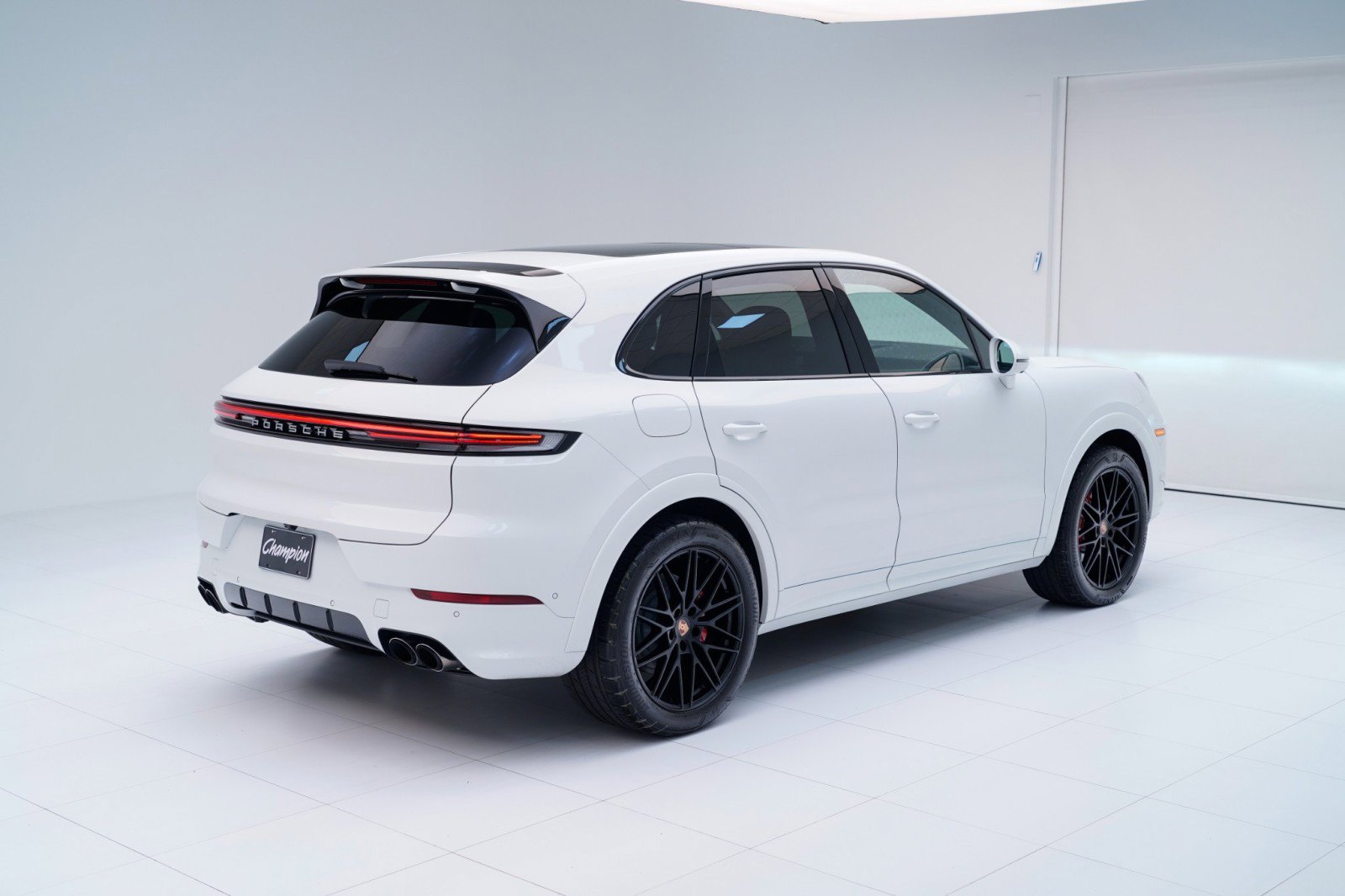 Used 2025 Porsche Cayenne S image 9