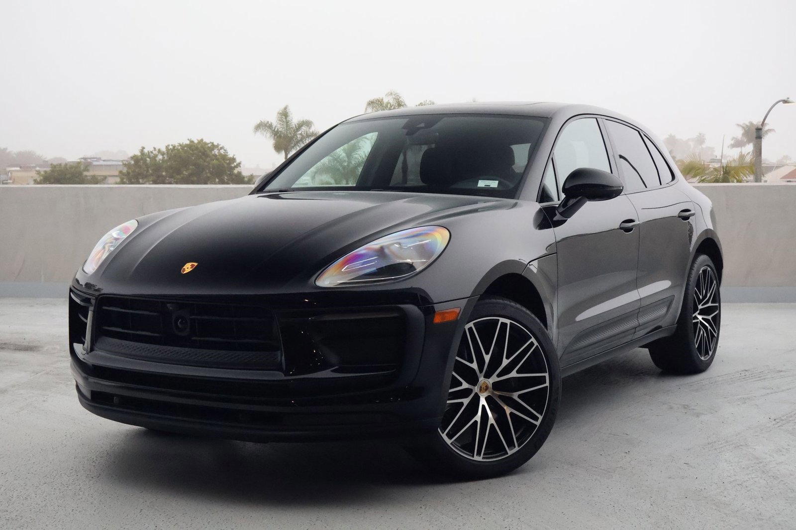 Certified 2025 Porsche Macan image 1