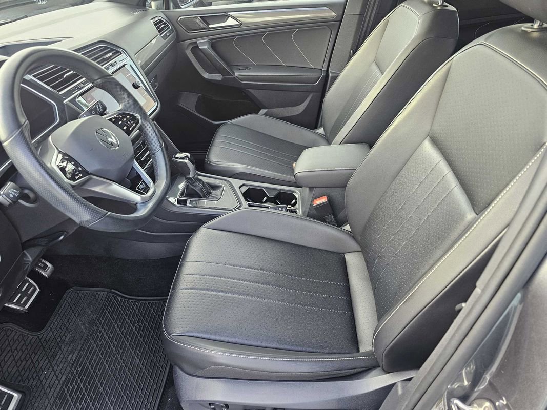 Used 2022 Volkswagen Tiguan SE R-Line image 9