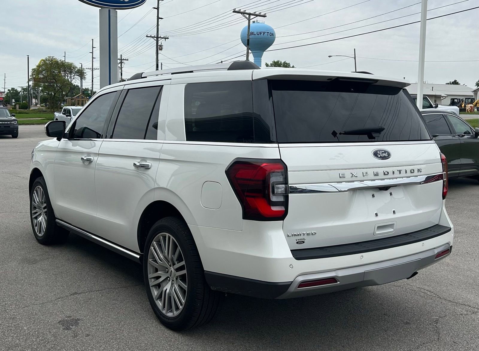 Used 2024 Ford Expedition Limited AWD/4WD image 5