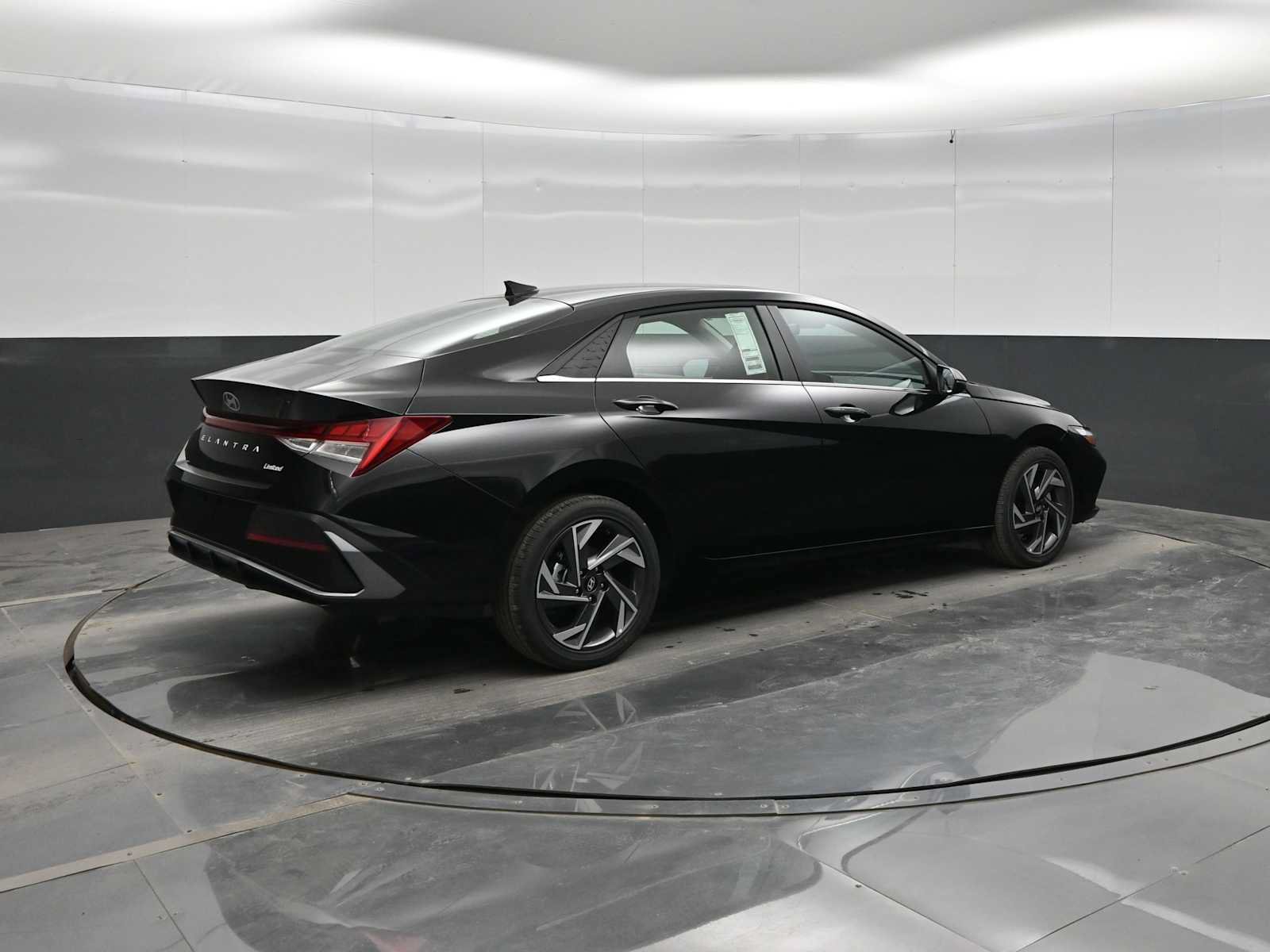 New 2026 Hyundai Elantra Limited FWD image 7