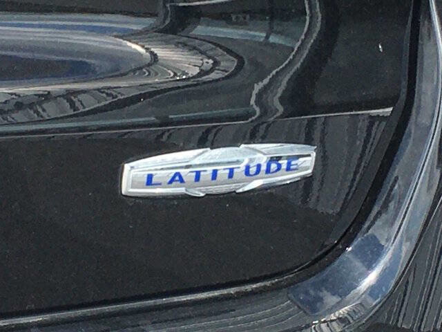 Used 2022 Jeep Compass Latitude image 11