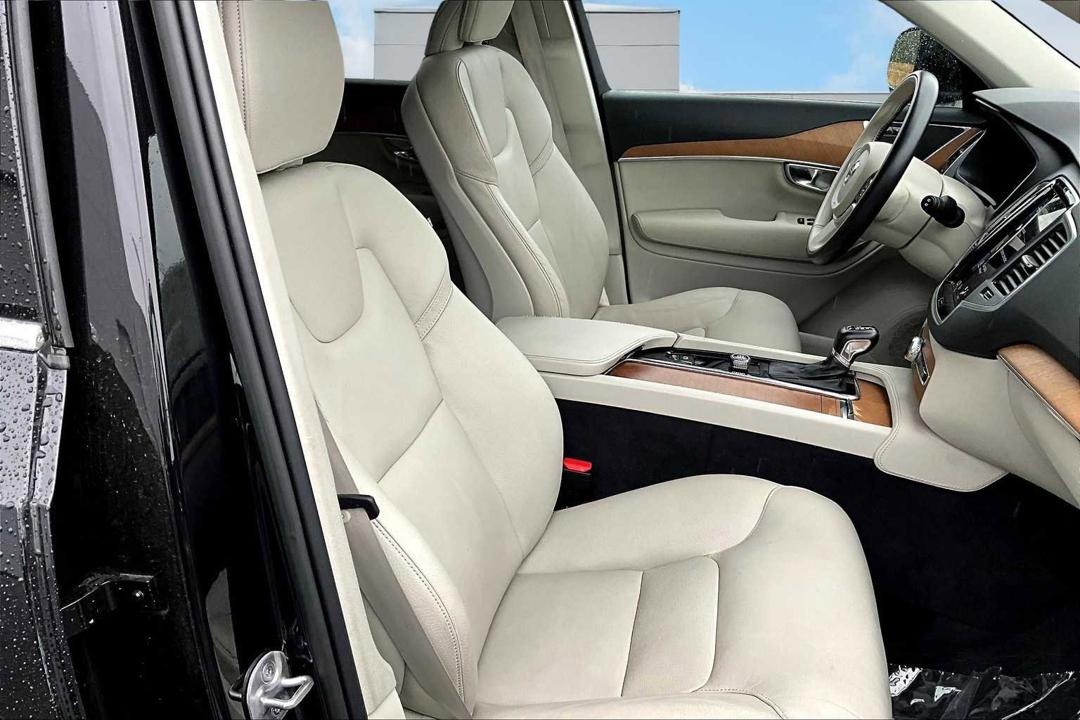 Used 2022 Volvo XC90 T6 Momentum w/ Climate Package image 14