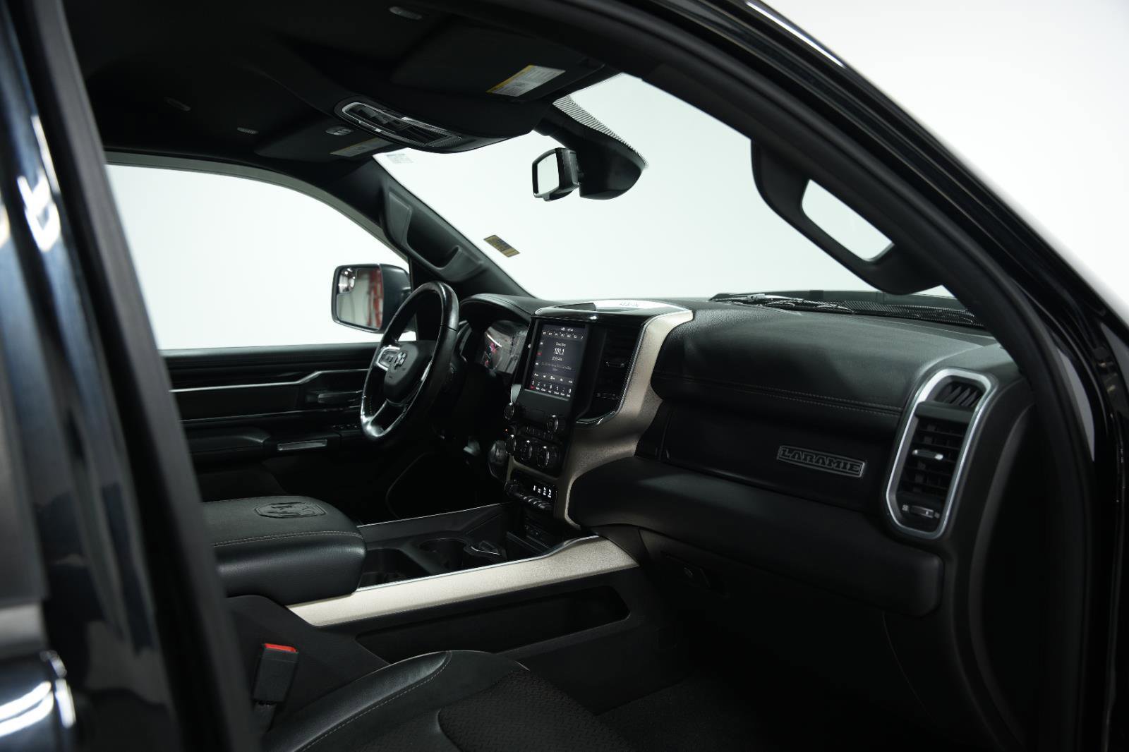 Used 2019 RAM 1500 Laramie w/ Sport Appearance Package image 17