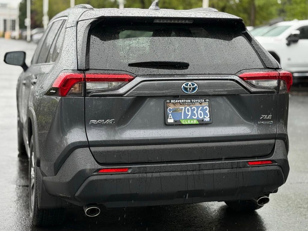 Used 2022 Toyota RAV4 XLE Premium AWD/4WD image 3