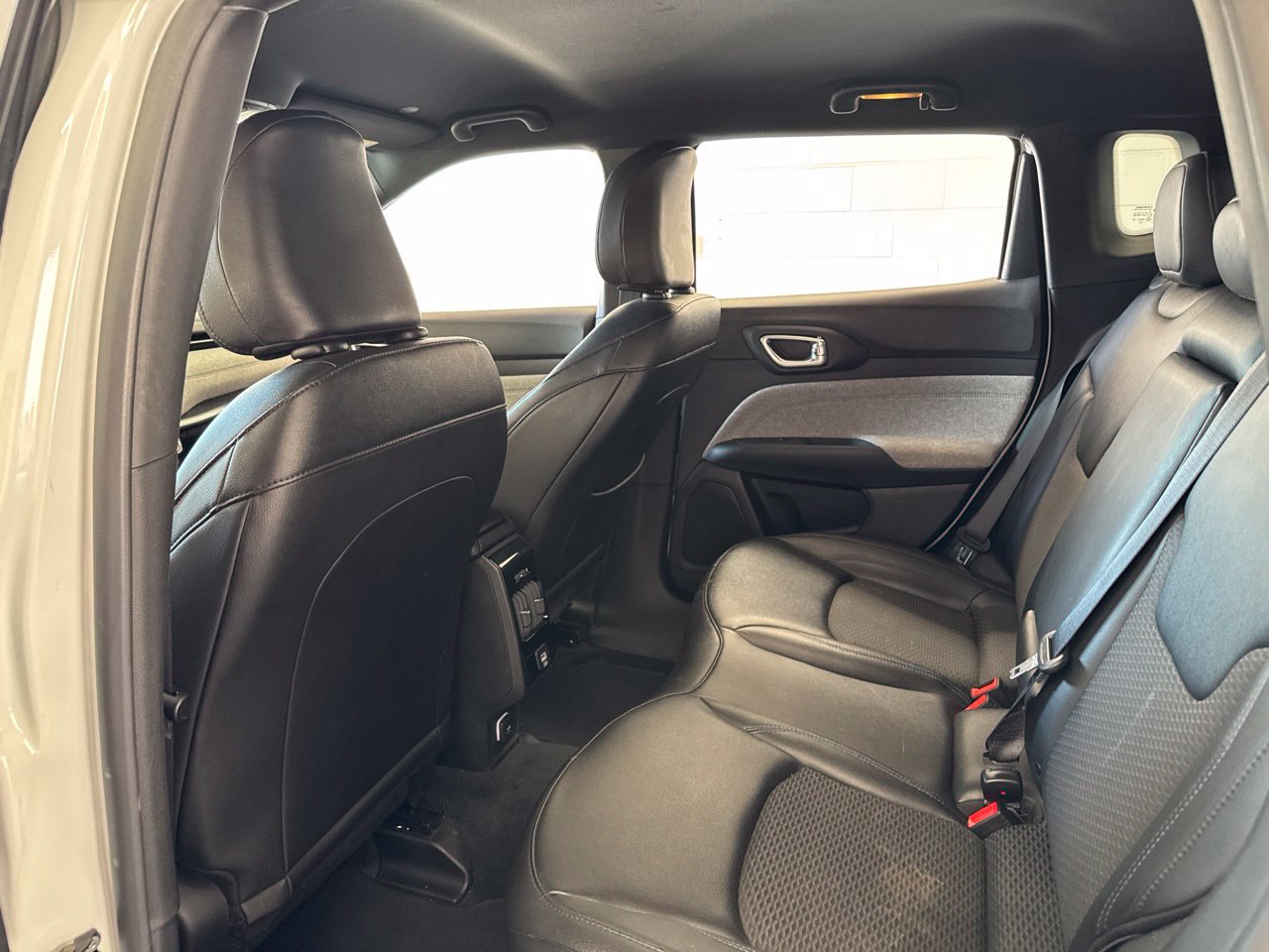 Used 2025 Jeep Compass Latitude AWD/4WD image 39