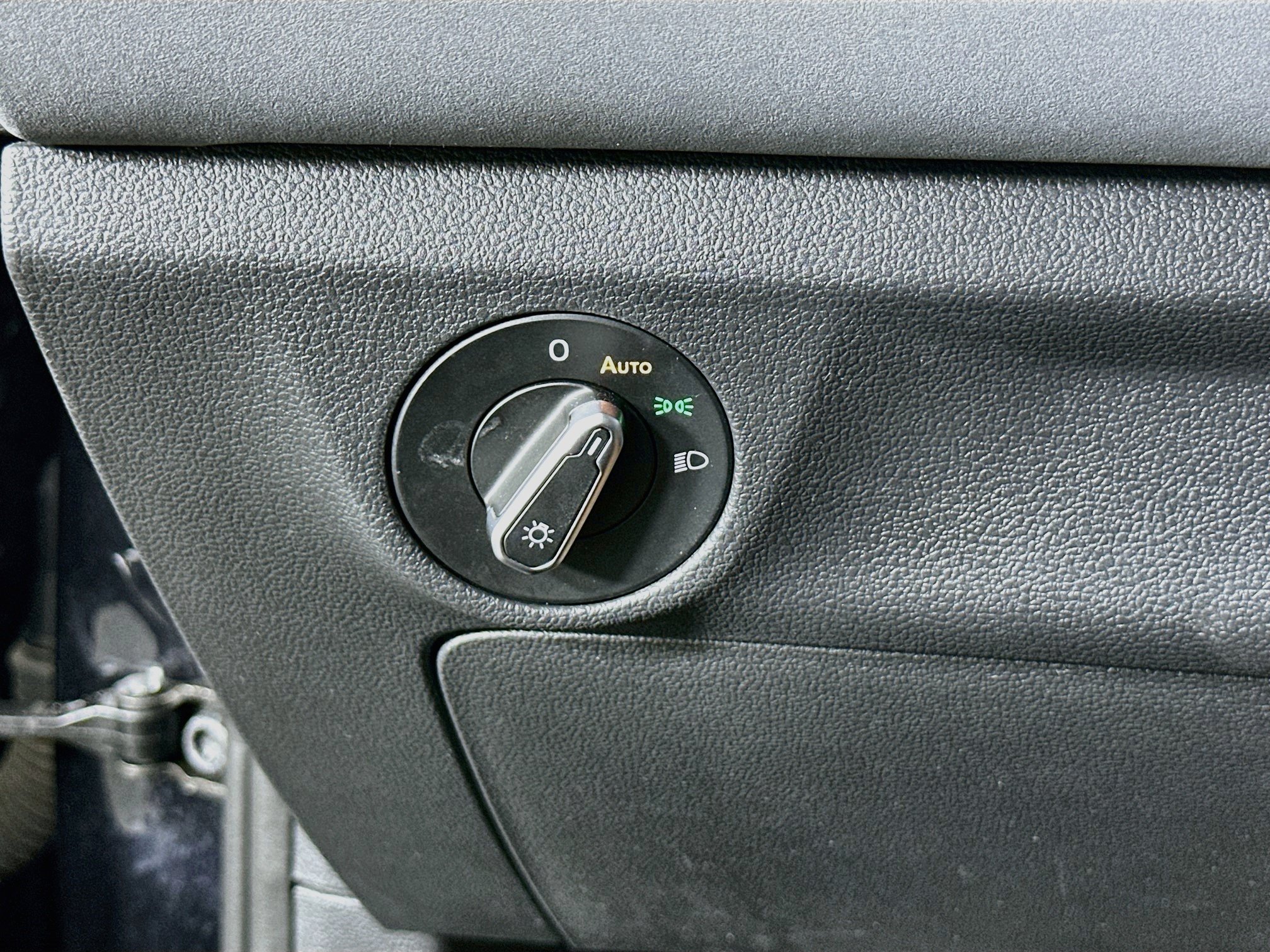 Used 2025 Volkswagen Jetta SE FWD image 17