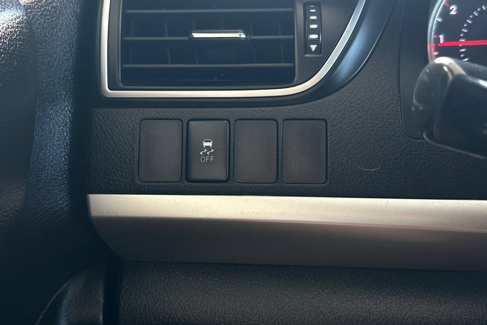 Used 2015 Toyota Camry SE w/ Moonroof Package FWD image 26