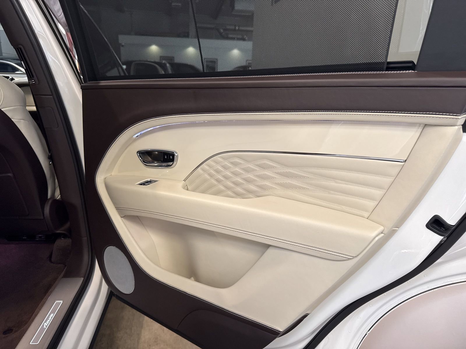 Used 2023 Bentley Bentayga Extended Wheelbase image 32