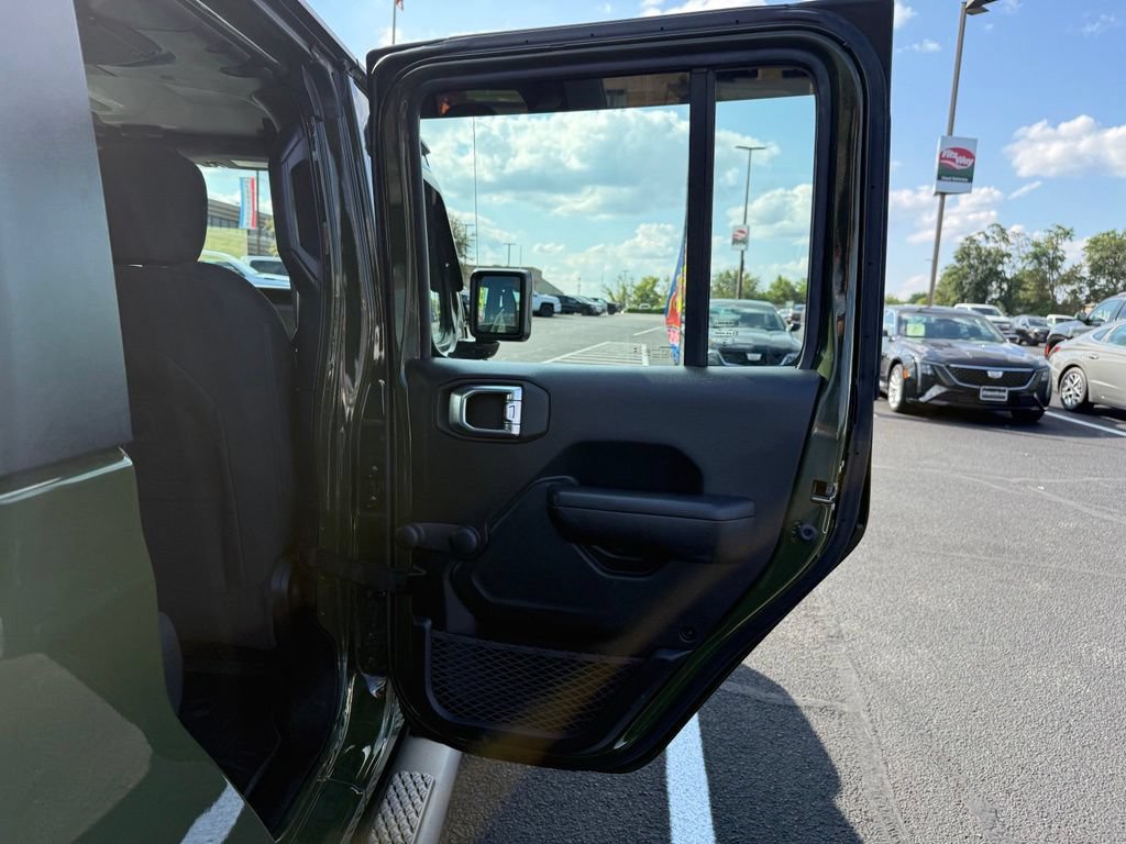 Used 2021 Jeep Gladiator Sport w/ Trailer Tow Package AWD/4WD image 11