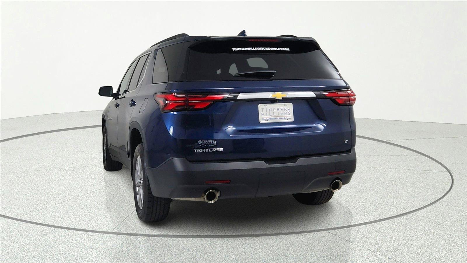 Used 2023 Chevrolet Traverse LT FWD image 3