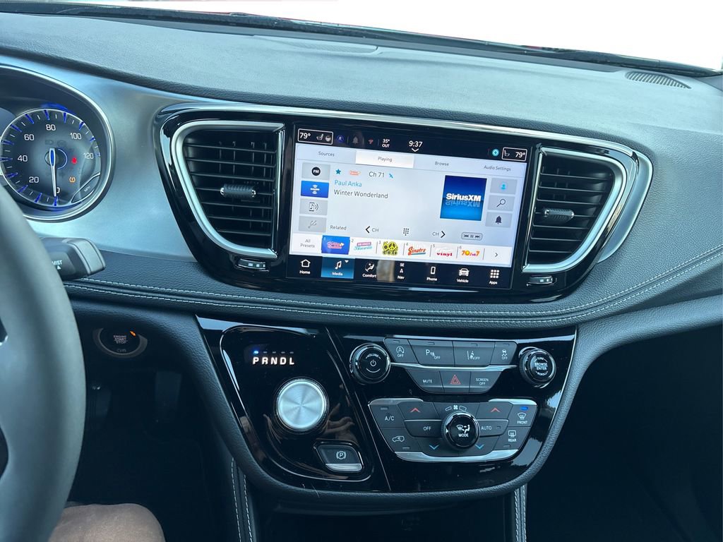 New 2026 Chrysler Pacifica Limited w/ S Appearance Package image 16