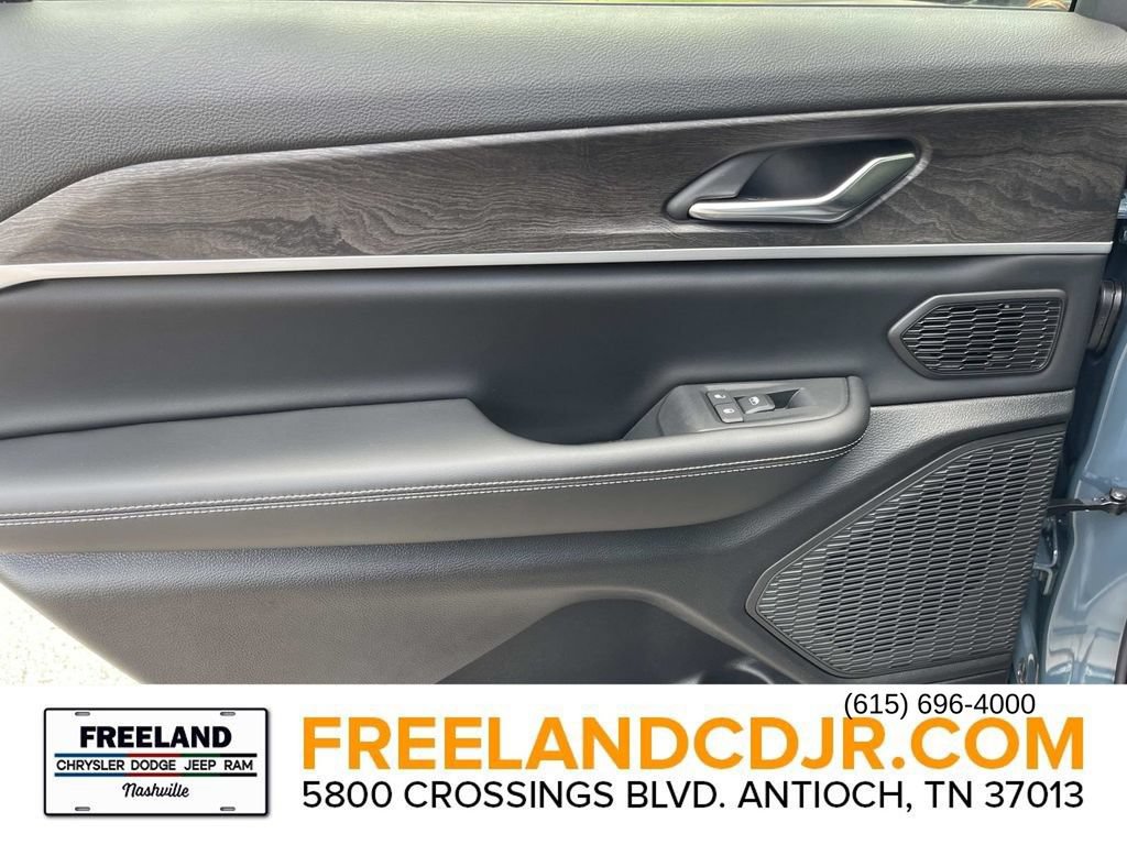 New 2026 Jeep Grand Cherokee L Limited w/ Limited Altitude Package AWD/4WD image 21