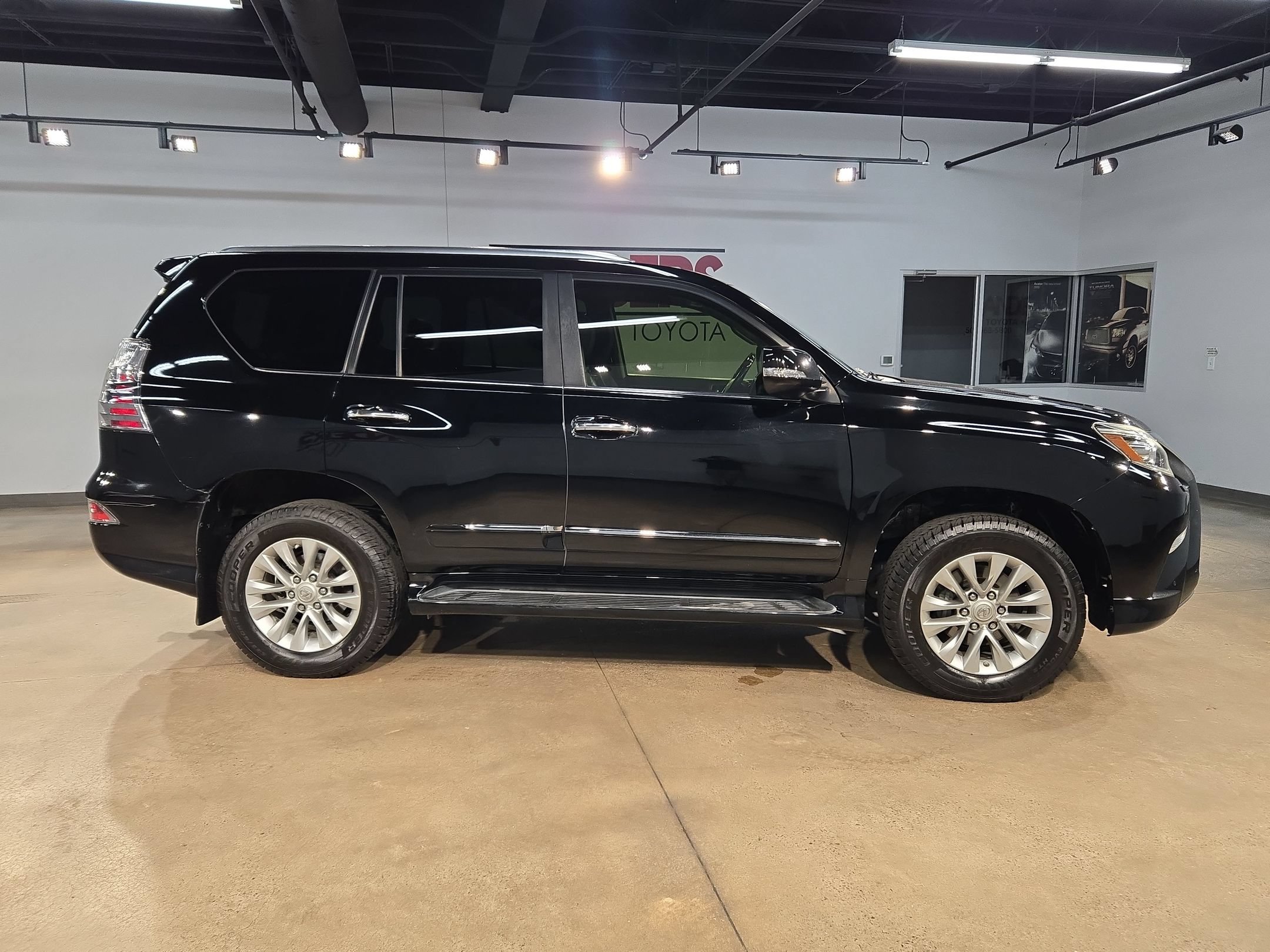 Used 2017 Lexus GX 460 Premium AWD/4WD image 8