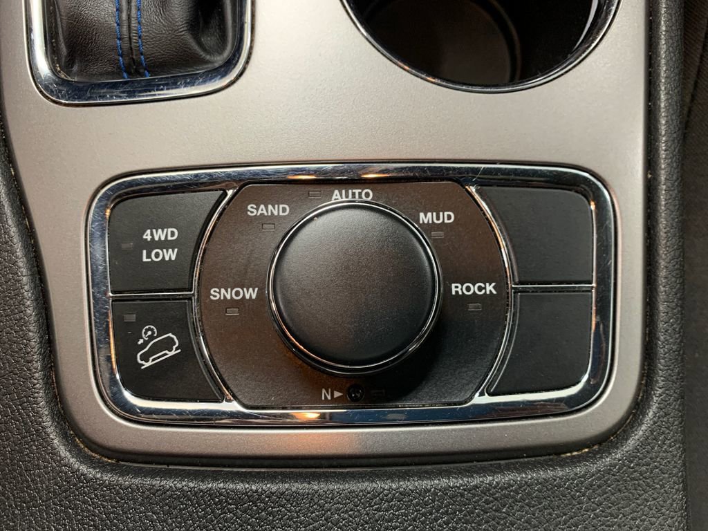 Used 2018 Jeep Grand Cherokee Laredo AWD/4WD image 25