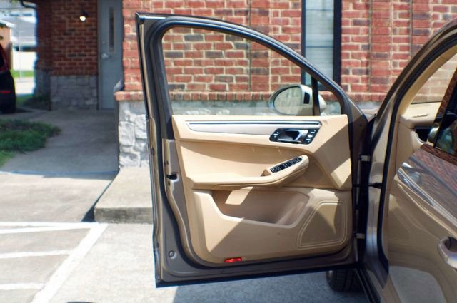 Used 2016 Porsche Macan S image 16