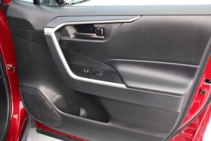 Certified 2025 Toyota RAV4 LE image 18