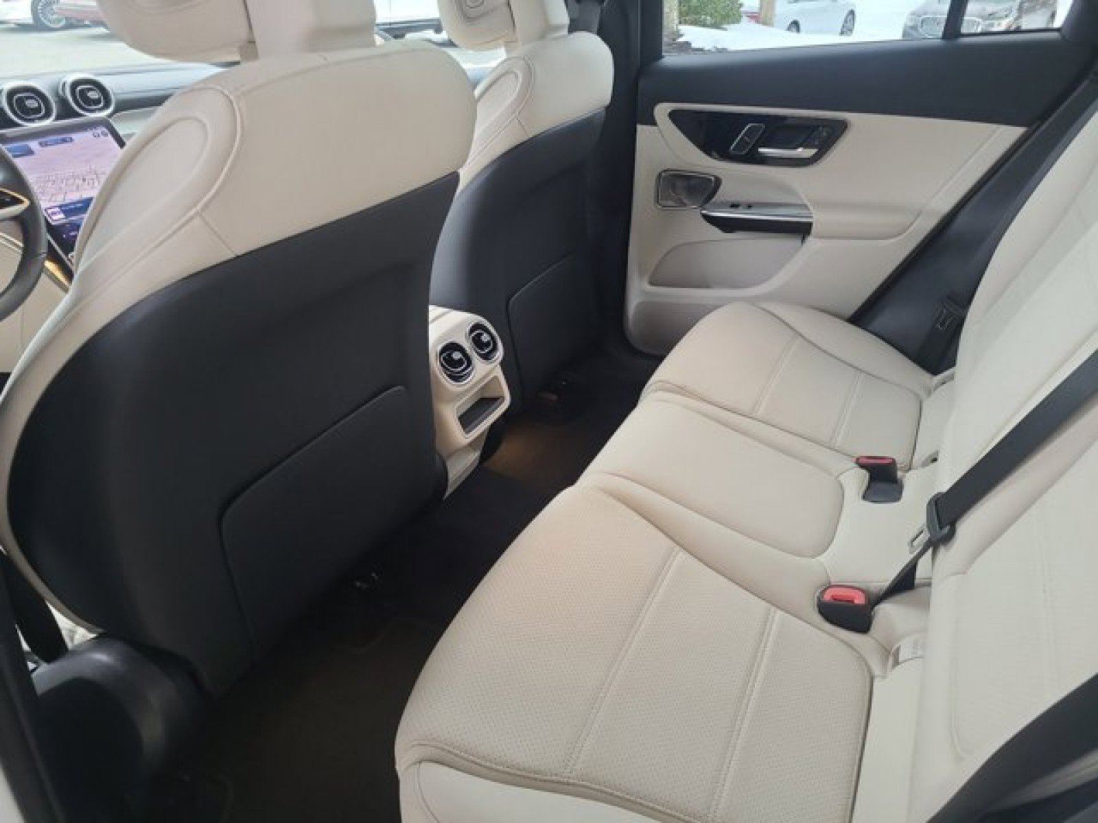 Used 2023 Mercedes-Benz GLC 300 4MATIC image 34