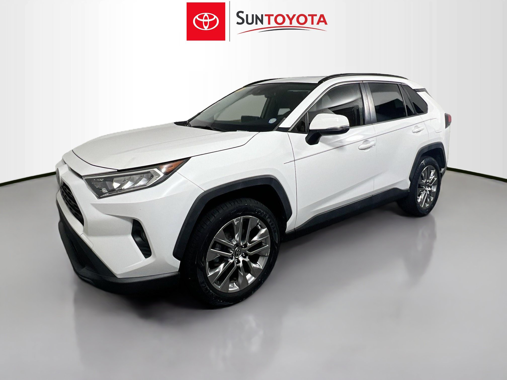 Used 2019 Toyota RAV4 XLE Premium FWD image 9