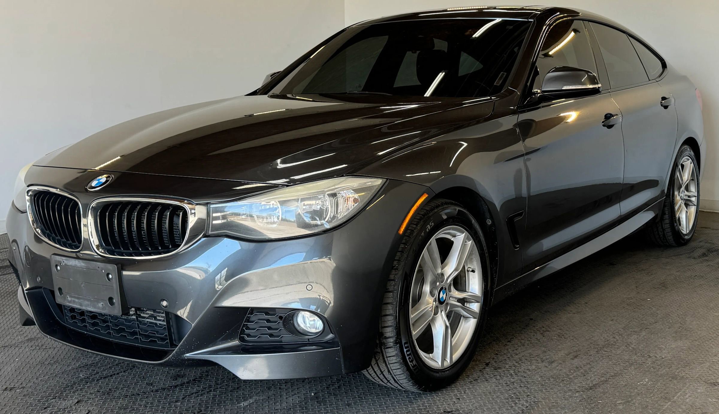 Used 2016 BMW 328i Gran Turismo xDrive image 3