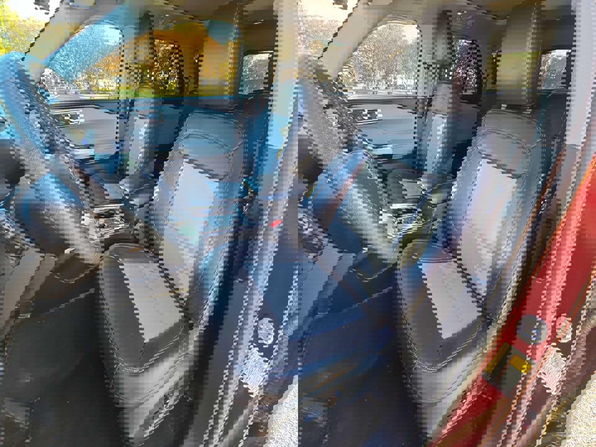 Used 2022 Ford Explorer XLT w/ Equipment Group 202A image 12