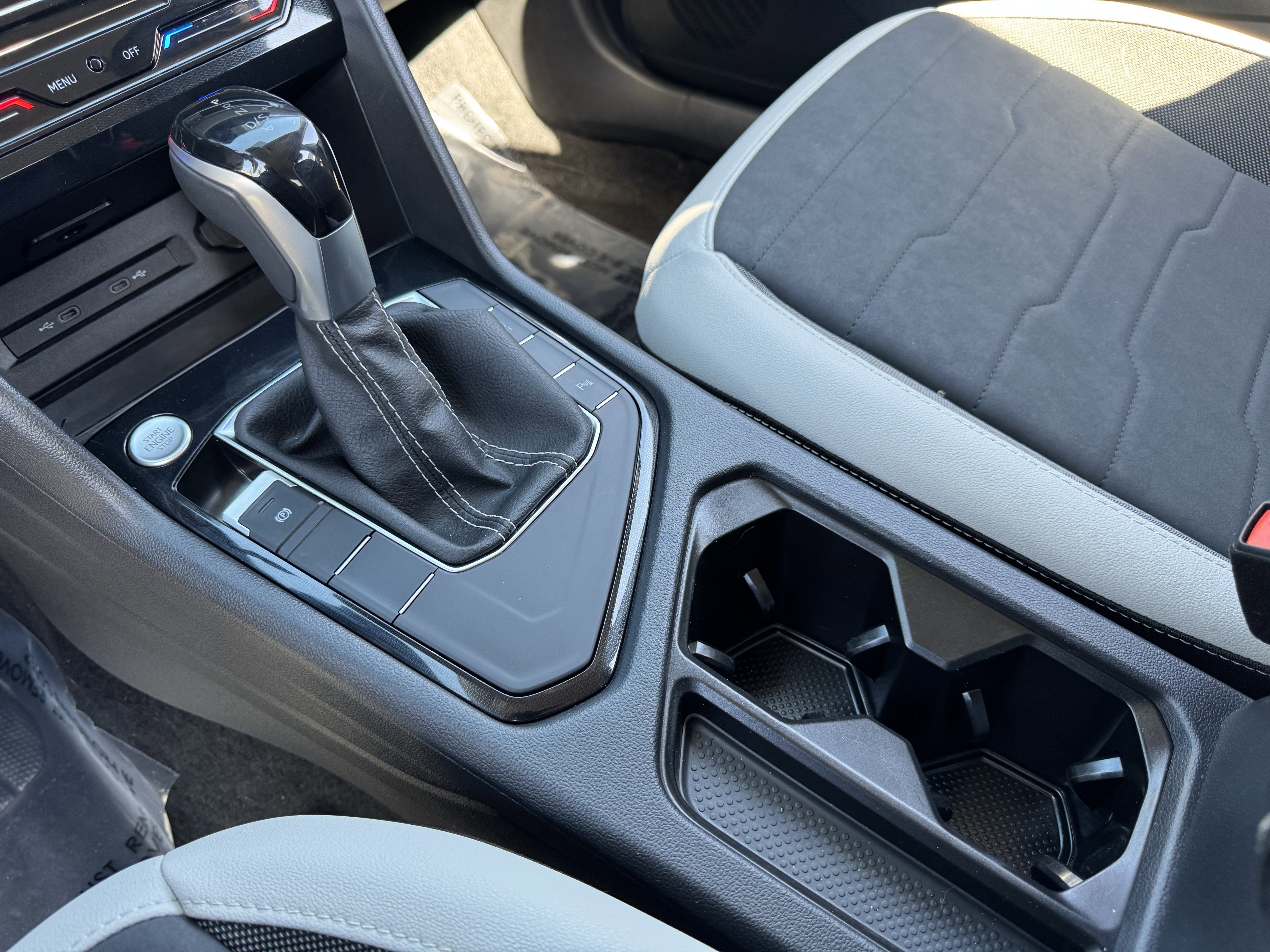 Used 2025 Volkswagen Taos SE image 29