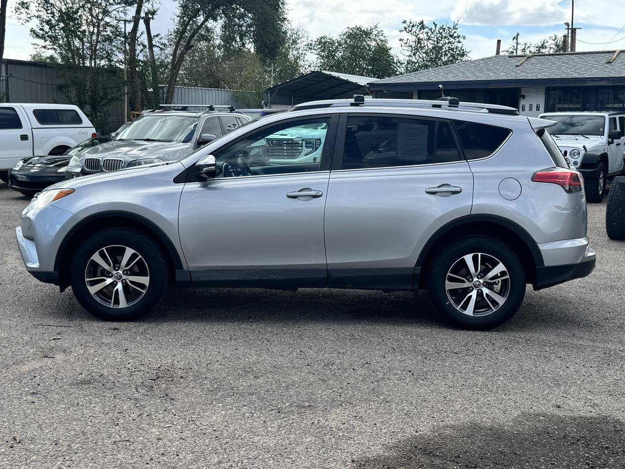 Used 2017 Toyota RAV4 XLE w/ All Weather Liner Package AWD/4WD image 4