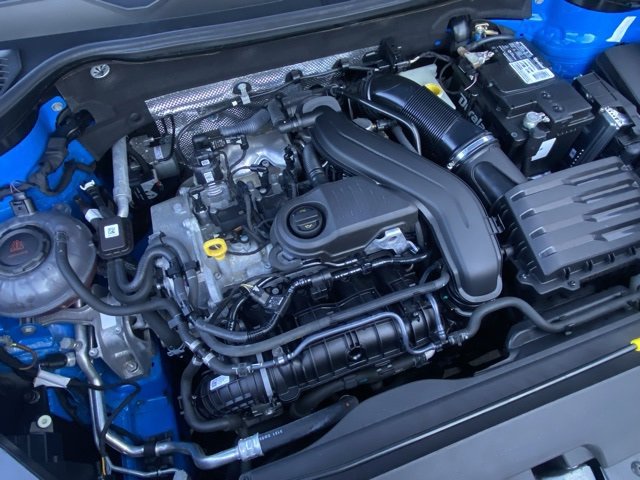 Used 2022 Volkswagen Taos SE w/ Panoramic Sunroof Package image 11