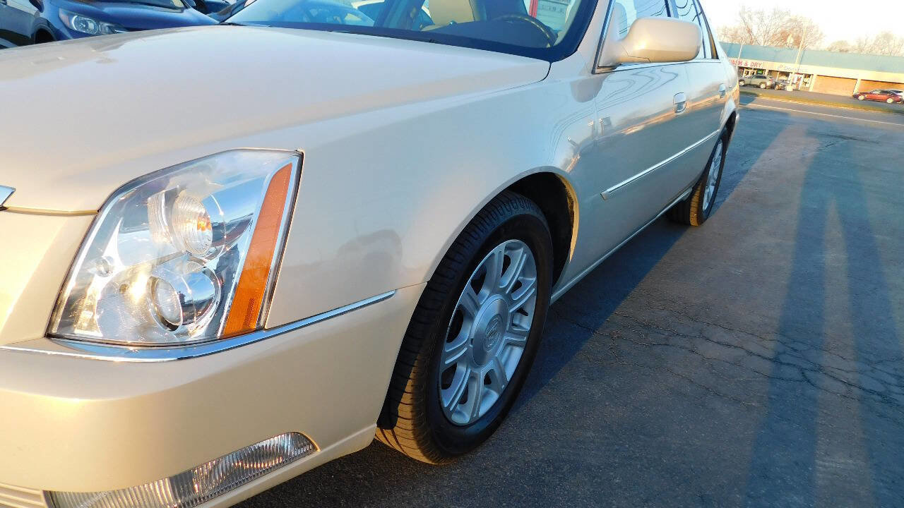Used 2011 Cadillac DTS FWD image 37