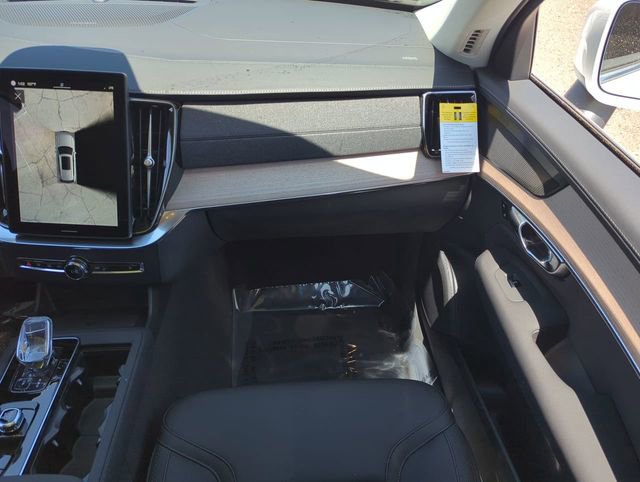 Used 2025 Volvo XC90 B6 Plus w/ Protection Package Premier image 14