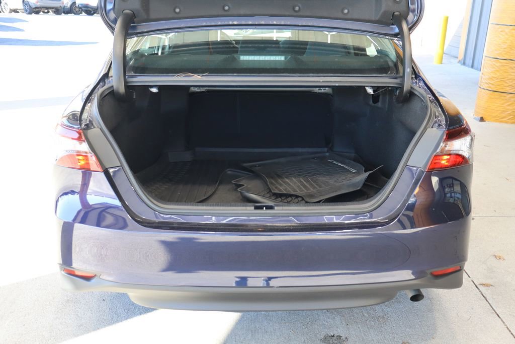 Used 2021 Toyota Camry LE image 13