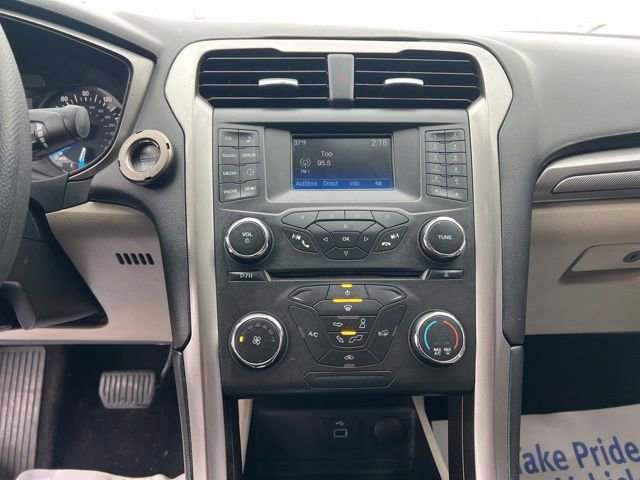 Used 2017 Ford Fusion SE image 16