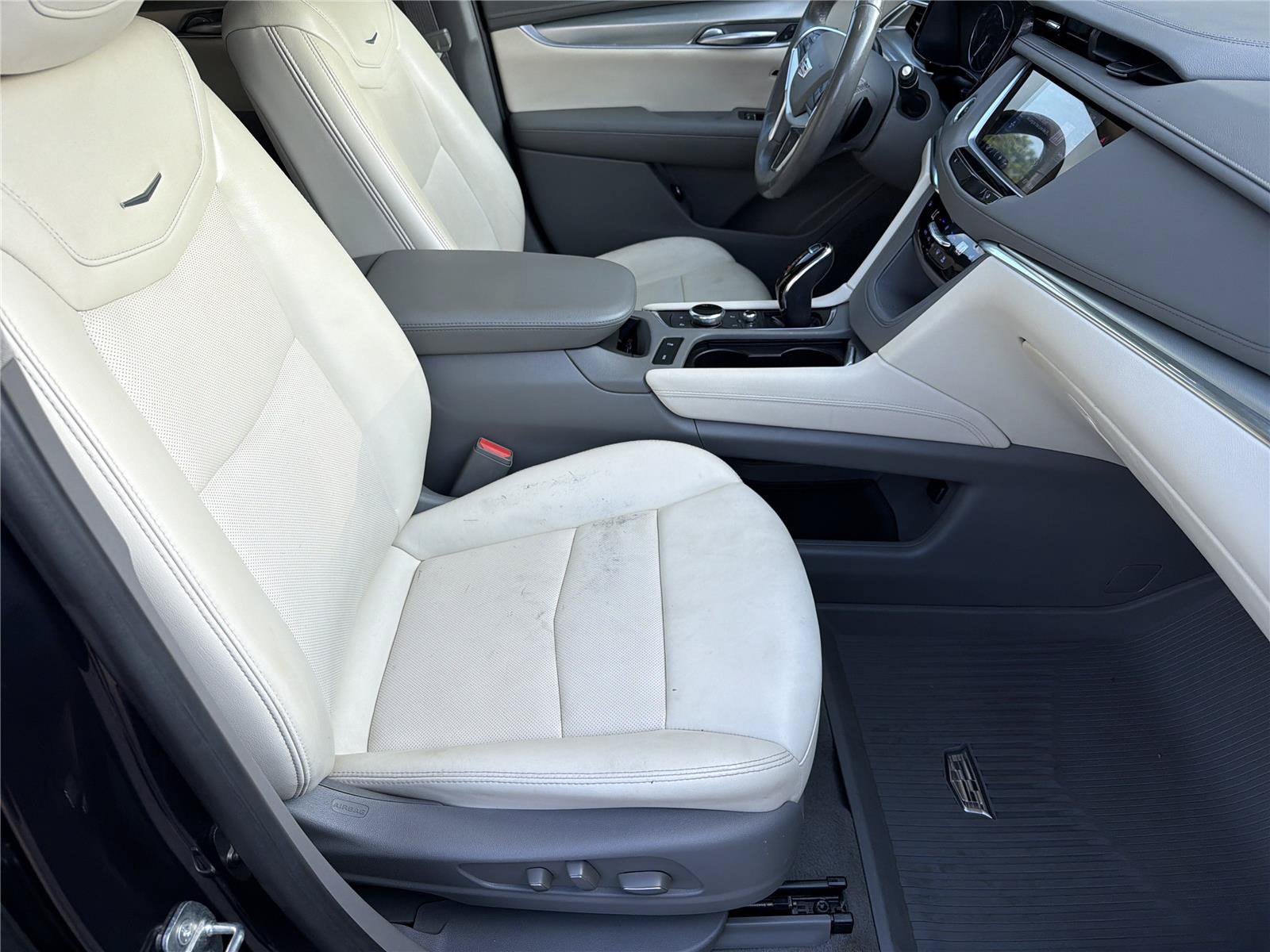 Used 2022 Cadillac XT5 Premium Luxury FWD image 12