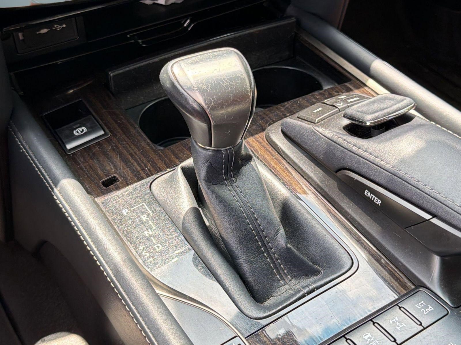 Used 2019 Lexus LX 570 4WD image 18