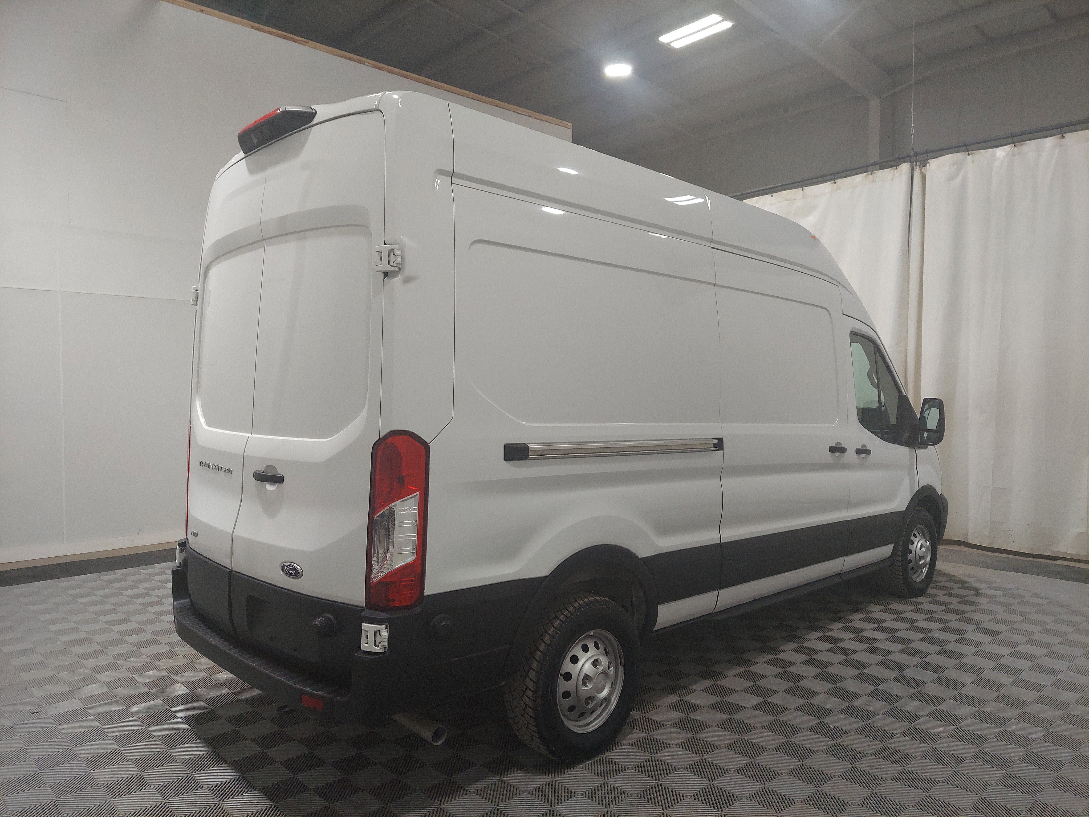 Used 2025 Ford Transit 250 148 High Roof AWD w/ Load Area Protection Package image 3