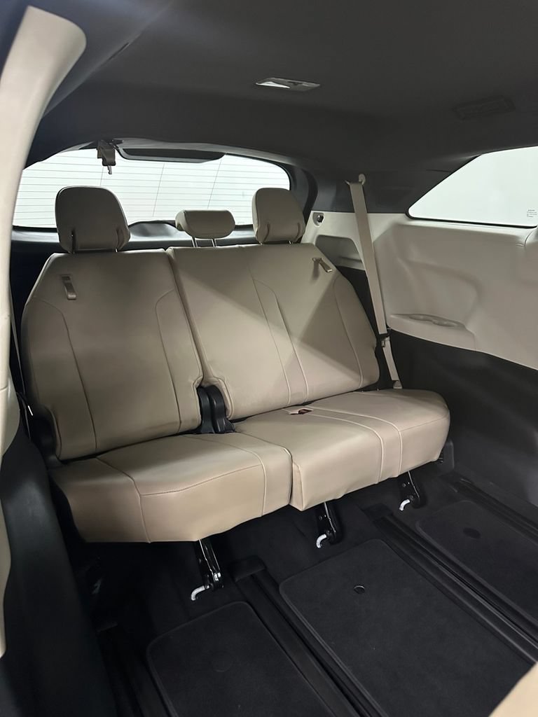 Used 2022 Toyota Sienna XLE w/ XLE Plus Package FWD image 29