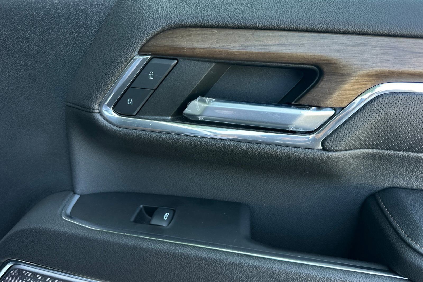 Used 2024 Chevrolet Silverado 2500 High Country w/ Technology Package AWD/4WD image 18