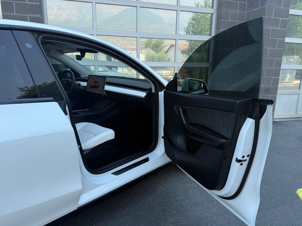 Used 2022 Tesla Model Y Long Range AWD/4WD image 37