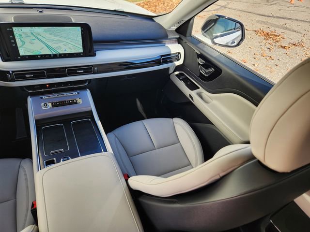 New 2026 Lincoln Aviator AWD w/ Jet Appearance Package image 12