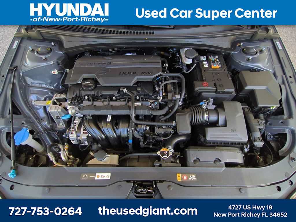 Used 2025 Hyundai Elantra SE FWD image 12